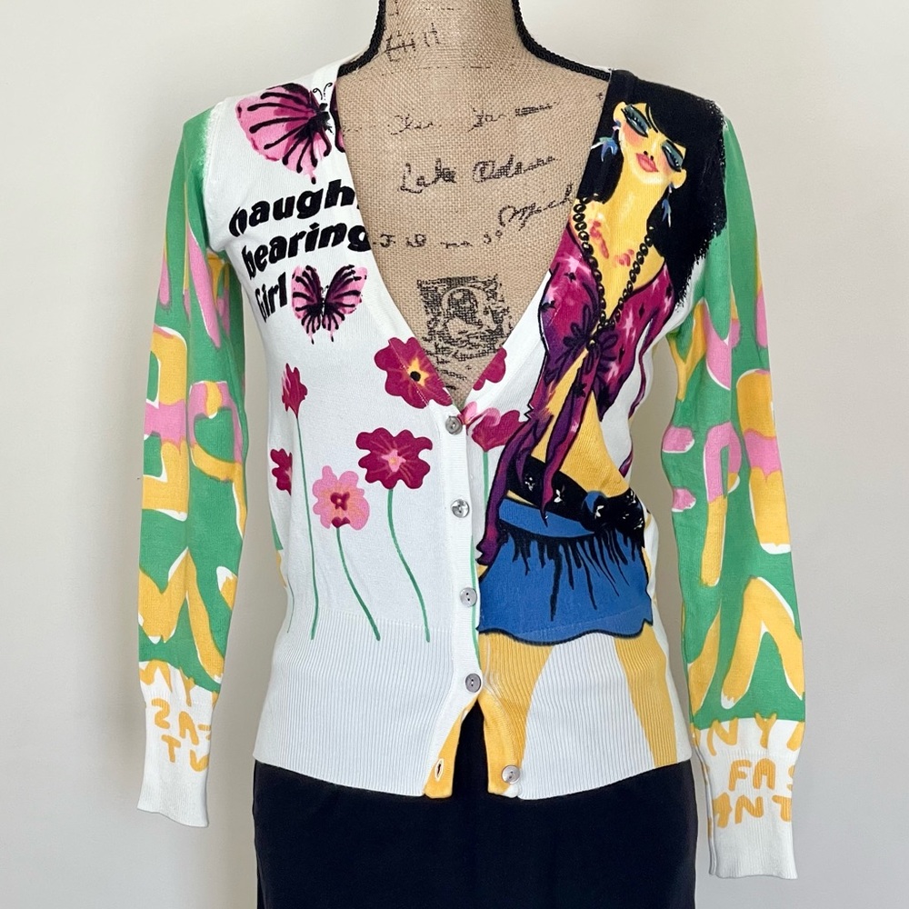 Cute art to wear cardigan